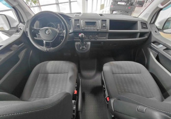 Подержанный автомобиль Volkswagen Caravelle 2018 года (10 фото)