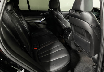 Подержанный автомобиль BMW X5 2020 года (14 фото)