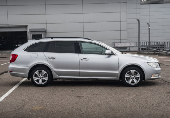 Подержанный автомобиль Skoda Superb Wagon 2012 года (4 фото)