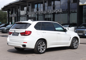 Подержанный автомобиль BMW X5 2015 года (5 фото)