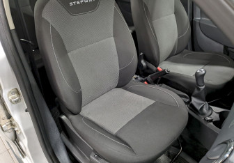 Подержанный автомобиль Renault Logan Sedan 2019 года (19 фото)