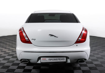 Подержанный автомобиль Jaguar XJ 2012 года (6 фото)