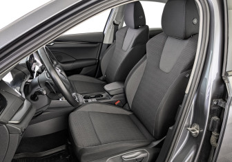 Подержанный автомобиль Skoda Octavia Liftback 2021 года (20 фото)