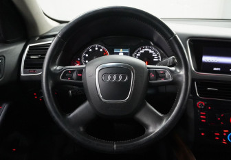 Подержанный автомобиль Audi Q5 2011 года (10 фото)