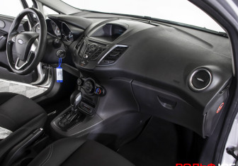 Подержанный автомобиль Ford Fiesta Sedan 2015 года (12 фото)
