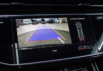 Подержанный автомобиль Audi Q8 2019 года (20 фото)