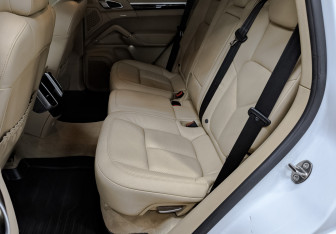 Подержанный автомобиль Porsche Cayenne 2015 года (18 фото)