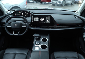 Подержанный автомобиль Changan UNI-S 2024 года (10 фото)