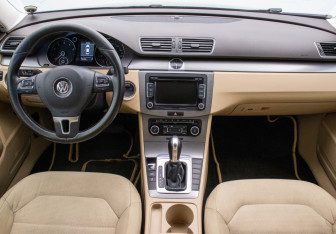 Подержанный автомобиль Volkswagen Passat Sedan 2011 года (12 фото)
