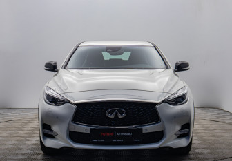 Подержанный автомобиль Infiniti Q30 2017 года (8 фото)