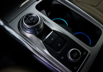 Подержанный автомобиль Ford Explorer 2020 года (16 фото)