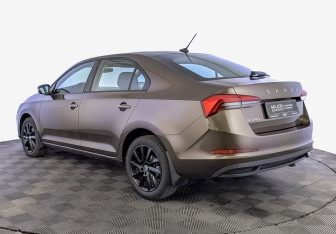 Подержанный автомобиль Skoda Rapid Liftback 2022 года (7 фото)
