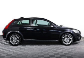 Подержанный автомобиль Volvo C30 2012 года (4 фото)