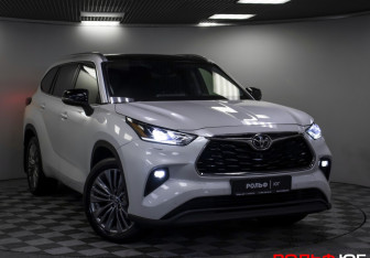 Подержанный автомобиль Toyota Highlander 2021 года (25 фото)