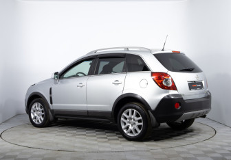 Подержанный автомобиль Opel Antara 2010 года (7 фото)