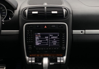 Подержанный автомобиль Porsche Cayenne 2004 года (11 фото)