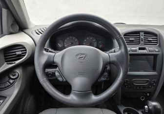 Подержанный автомобиль Hyundai Santa Fe 2003 года (12 фото)