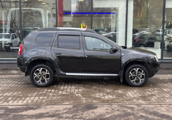 Подержанный автомобиль Renault Duster 2013 года (4 фото)