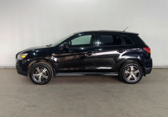 Подержанный автомобиль Mitsubishi ASX 2011 года (8 фото)