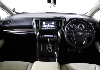 Подержанный автомобиль Toyota Alphard 2018 года (13 фото)