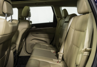 Подержанный автомобиль Jeep Grand Cherokee 2012 года (13 фото)