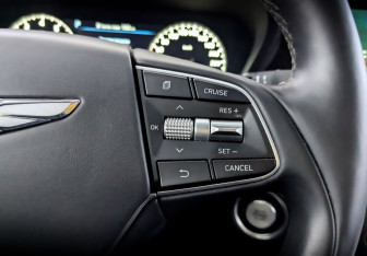 Подержанный автомобиль Genesis G90 2021 года (30 фото)