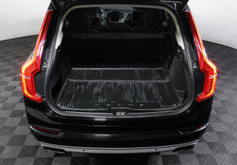 Подержанный автомобиль Volvo XC90 2021 года (10 фото)