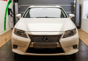 Подержанный автомобиль Lexus ES 2013 года (2 фото)