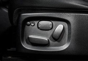 Подержанный автомобиль Land Rover Discovery 2013 года (21 фото)