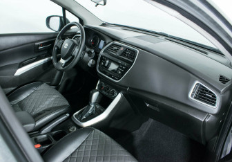 Подержанный автомобиль Suzuki SX4 Hatchback 2021 года (6 фото)