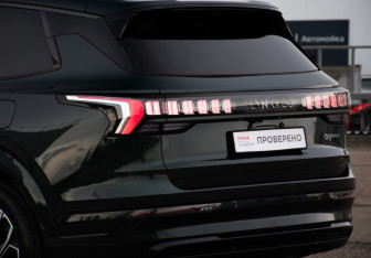 Подержанный автомобиль Lynk&Co 09 2024 года (33 фото)