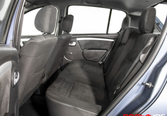 Подержанный автомобиль Renault Sandero 2011 года (9 фото)