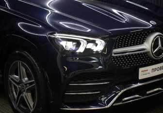 Подержанный автомобиль Mercedes-Benz GLE 2021 года (25 фото)