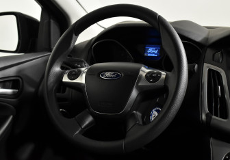 Подержанный автомобиль Ford Focus Sedan 2013 года (11 фото)