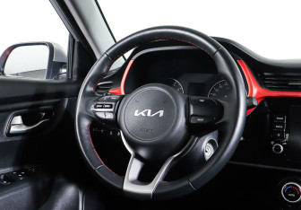 Подержанный автомобиль Kia Rio Hatchback 2021 года (12 фото)
