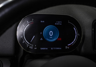 Подержанный автомобиль MINI Countryman 2022 года (11 фото)