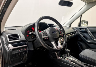 Подержанный автомобиль Subaru Forester Suv 2017 года (16 фото)