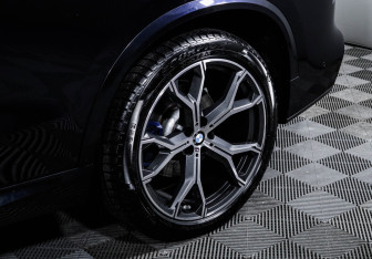 Подержанный автомобиль BMW X5 2022 года (15 фото)