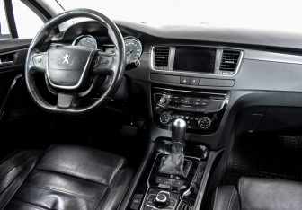 Подержанный автомобиль Peugeot 508 Sedan 2012 года (16 фото)