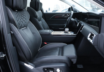 Подержанный автомобиль Hongqi E-HS9 2021 года (15 фото)