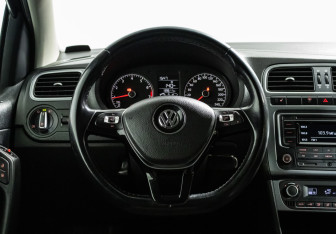 Подержанный автомобиль Volkswagen Polo Sedan 2016 года (11 фото)