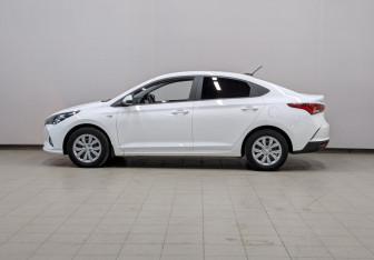 Подержанный автомобиль Hyundai Solaris Sedan 2021 года (24 фото)