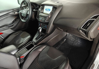 Подержанный автомобиль Ford Focus Hatchback 2017 года (11 фото)