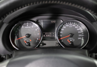 Подержанный автомобиль Nissan Qashqai 2012 года (12 фото)