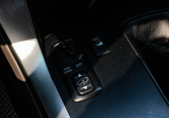 Подержанный автомобиль Toyota Land Cruiser Prado 2006 года (17 фото)