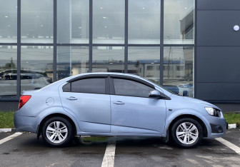 Подержанный автомобиль Chevrolet Aveo Sedan 2012 года (4 фото)
