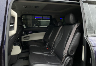 Подержанный автомобиль Kia Carnival 2021 года (30 фото)