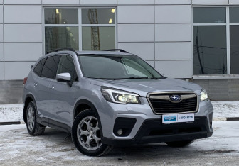 Подержанный автомобиль Subaru Forester Suv 2019 года (3 фото)