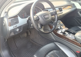 Подержанный автомобиль Audi A8 2014 года (13 фото)