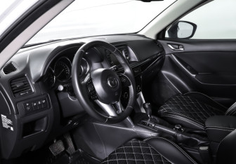 Подержанный автомобиль Mazda CX-5 2012 года (15 фото)